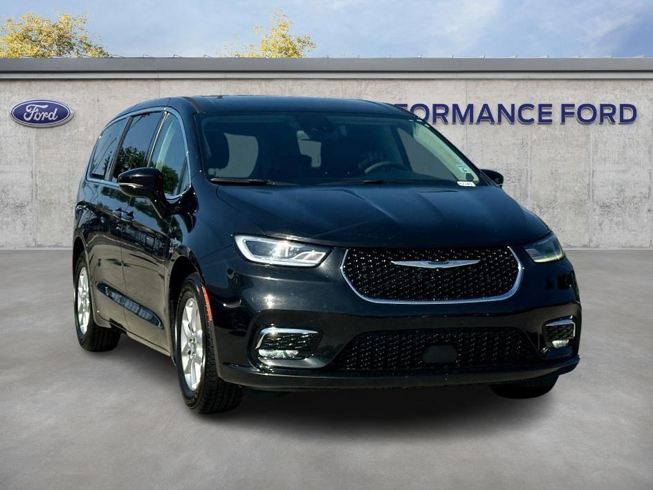 used 2024 Chrysler Pacifica car, priced at $22,200