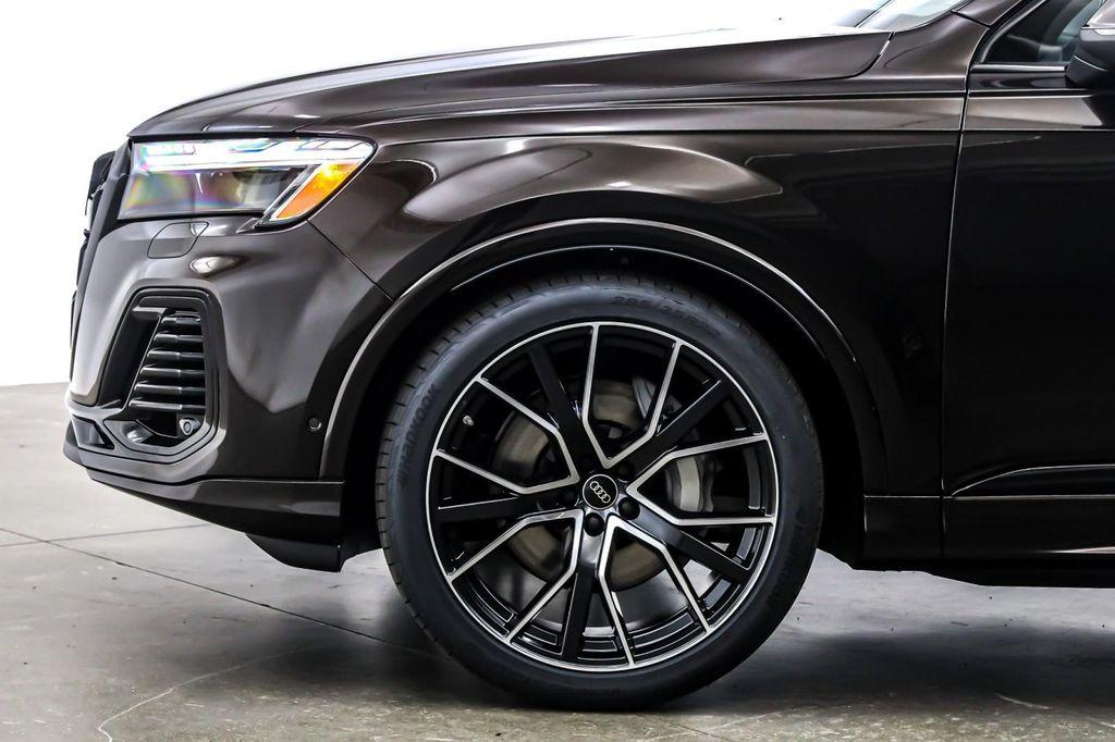 new 2025 Audi Q7 car, priced at $94,070