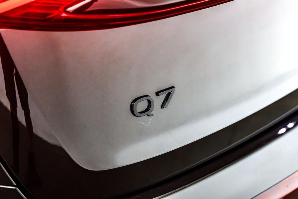 new 2025 Audi Q7 car, priced at $94,070