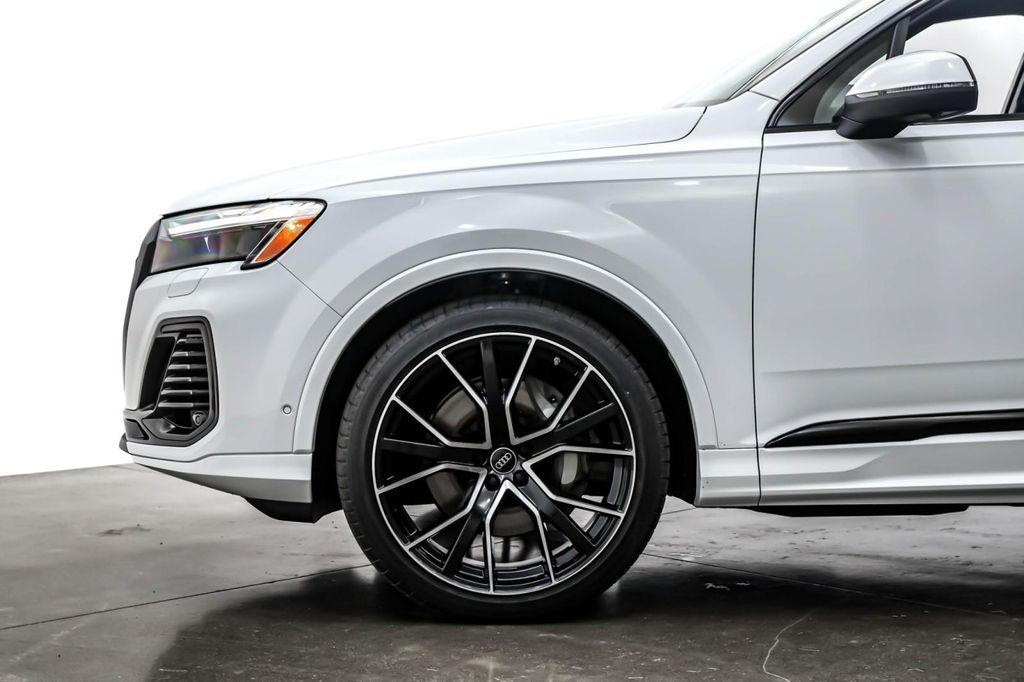 new 2025 Audi Q7 car, priced at $78,860