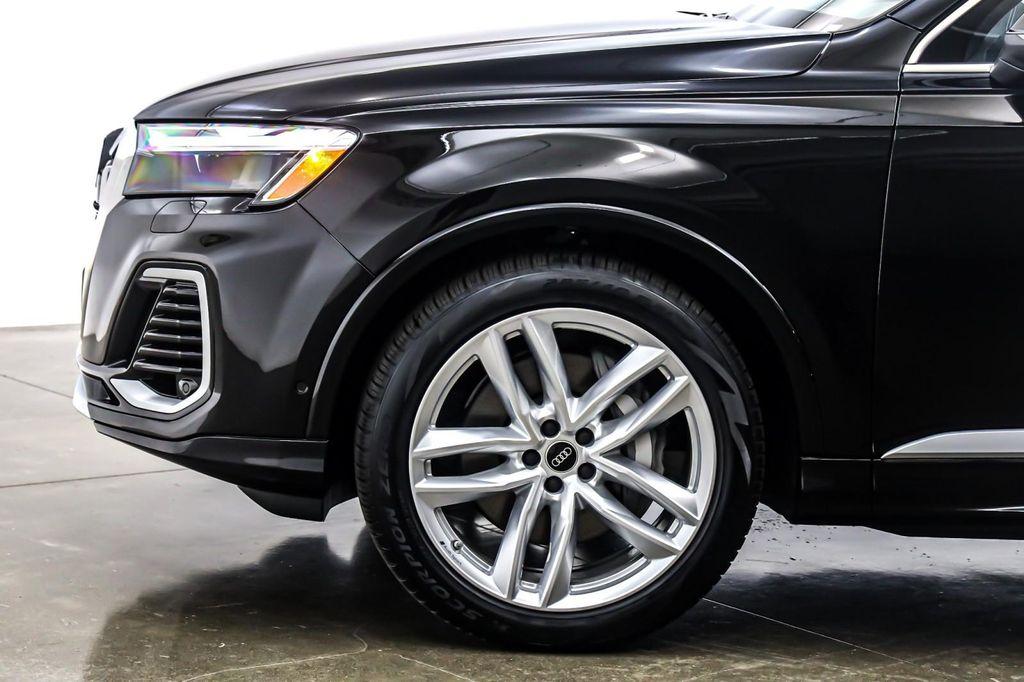new 2025 Audi Q7 car, priced at $76,900