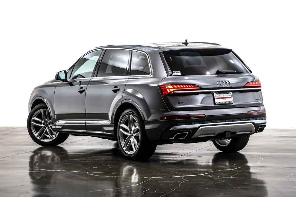 new 2025 Audi Q7 car, priced at $76,260