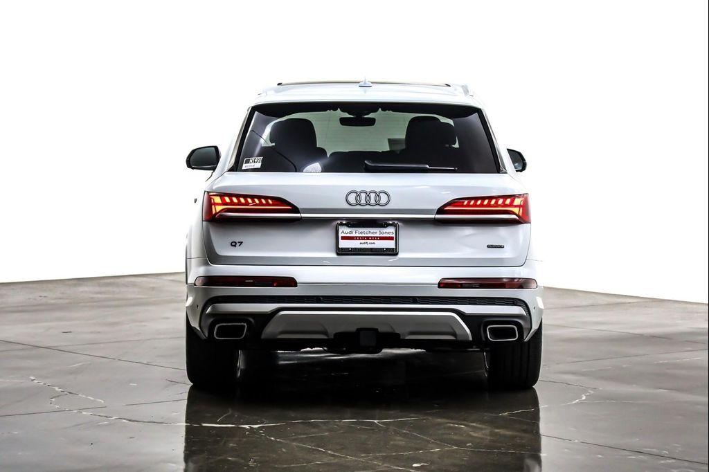 new 2025 Audi Q7 car, priced at $76,900
