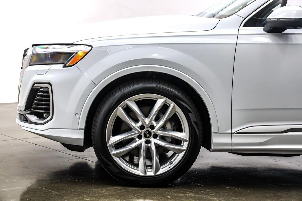 new 2025 Audi Q7 car, priced at $76,900
