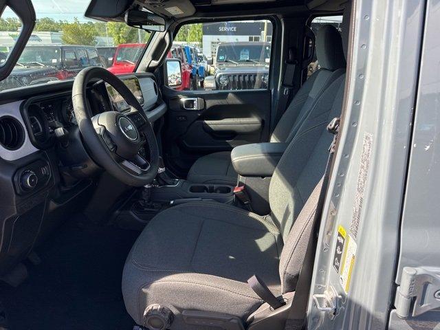 new 2025 Jeep Wrangler car, priced at $50,186