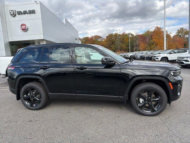 new 2025 Jeep Grand Cherokee car, priced at $52,849
