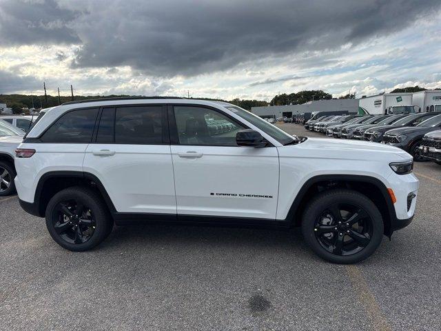 new 2025 Jeep Grand Cherokee car, priced at $50,440