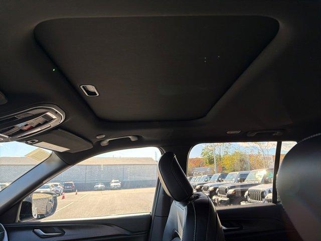 new 2025 Jeep Grand Cherokee car, priced at $43,955