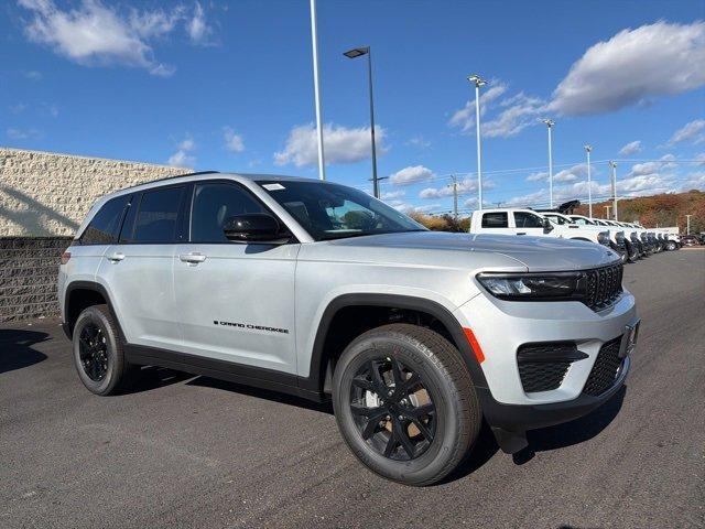 new 2025 Jeep Grand Cherokee car, priced at $43,955