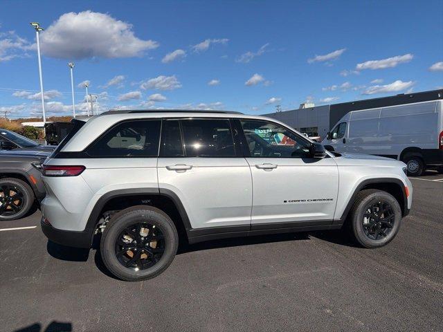 new 2025 Jeep Grand Cherokee car, priced at $43,955