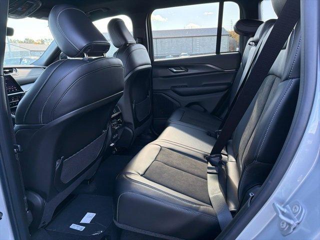 new 2025 Jeep Grand Cherokee car, priced at $43,955