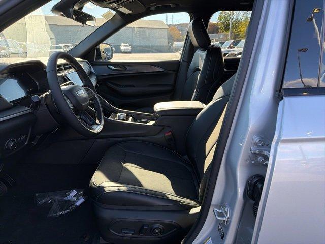 new 2025 Jeep Grand Cherokee car, priced at $43,955