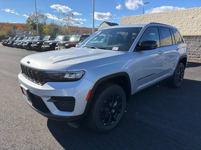 new 2025 Jeep Grand Cherokee car, priced at $43,955
