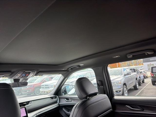 new 2025 Jeep Grand Cherokee car, priced at $49,297