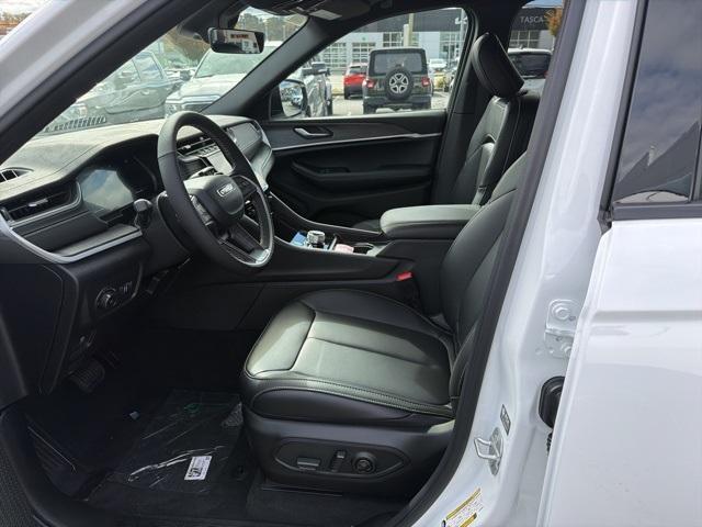 new 2025 Jeep Grand Cherokee car, priced at $49,297