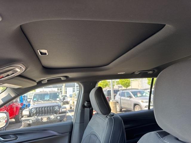 new 2025 Jeep Grand Cherokee L car, priced at $43,584
