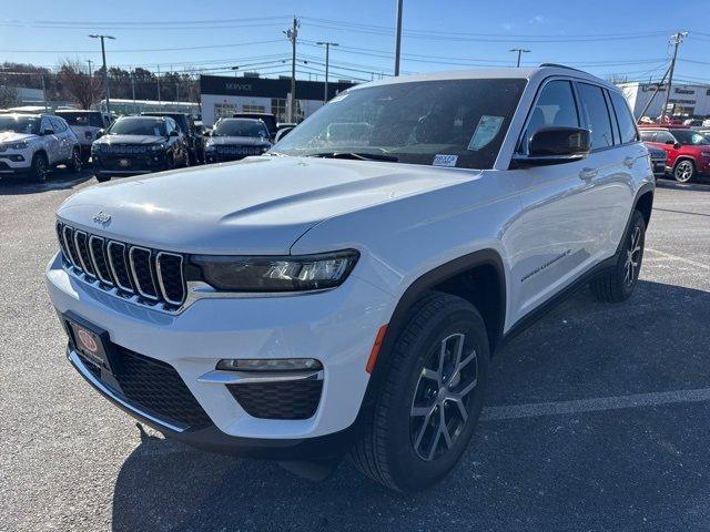 new 2025 Jeep Grand Cherokee car, priced at $46,715