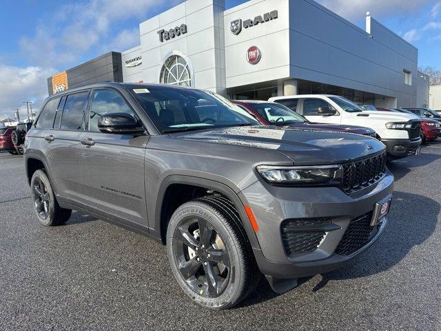 new 2025 Jeep Grand Cherokee car, priced at $45,675