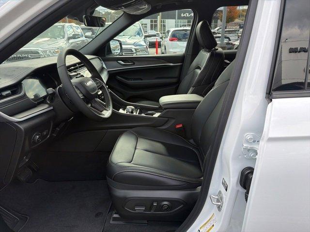 new 2025 Jeep Grand Cherokee car, priced at $49,297