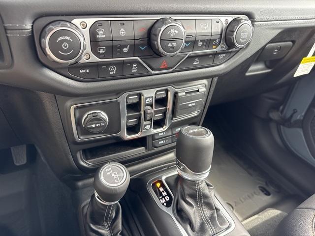 new 2025 Jeep Gladiator car, priced at $50,267
