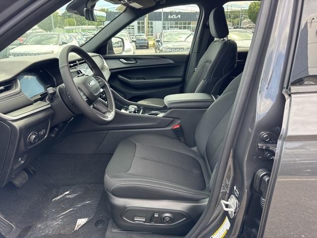 new 2025 Jeep Grand Cherokee car, priced at $44,170