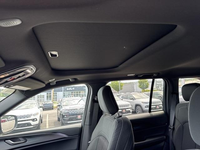 new 2025 Jeep Grand Cherokee car, priced at $44,170