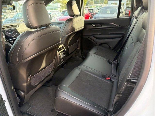 new 2025 Jeep Grand Cherokee car, priced at $47,152