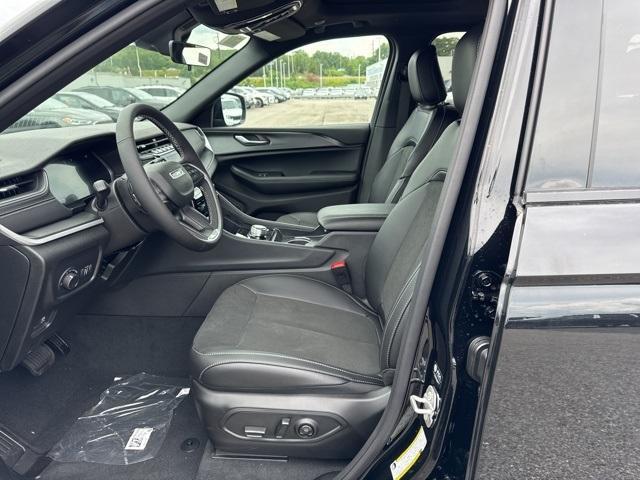 new 2025 Jeep Grand Cherokee car, priced at $42,710