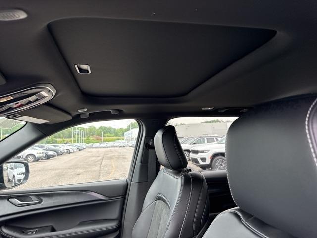 new 2025 Jeep Grand Cherokee car, priced at $42,710
