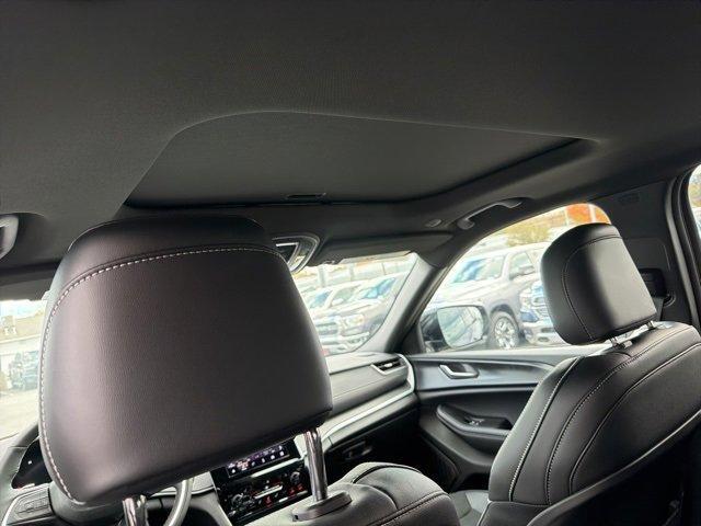 new 2025 Jeep Grand Cherokee car, priced at $47,688