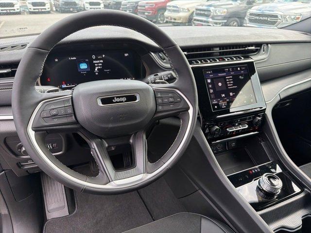 new 2025 Jeep Grand Cherokee car, priced at $47,688