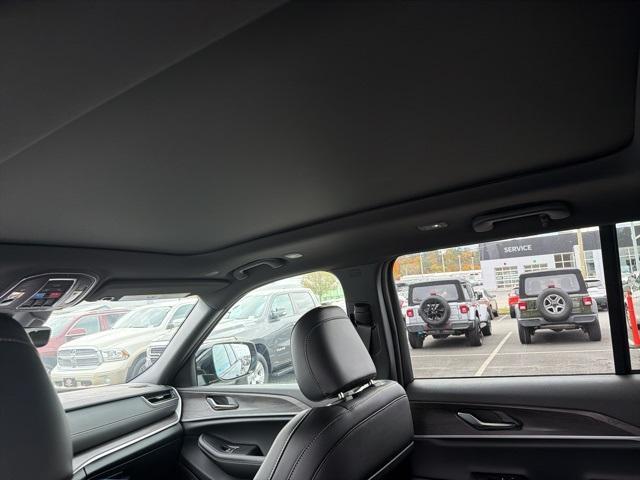 new 2025 Jeep Grand Cherokee car, priced at $47,380