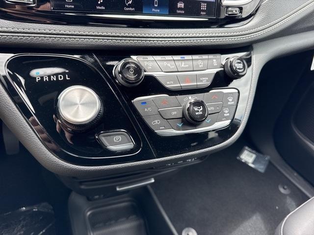 new 2025 Chrysler Pacifica car, priced at $45,753