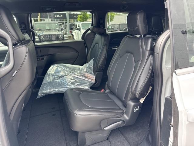 new 2025 Chrysler Pacifica car, priced at $45,753