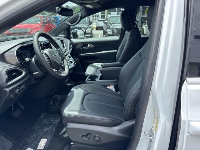 new 2025 Chrysler Pacifica car, priced at $45,753