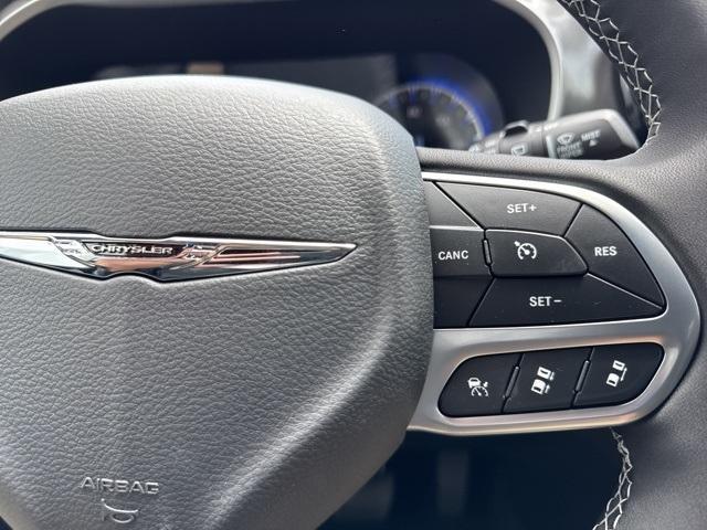 new 2025 Chrysler Pacifica car, priced at $45,753