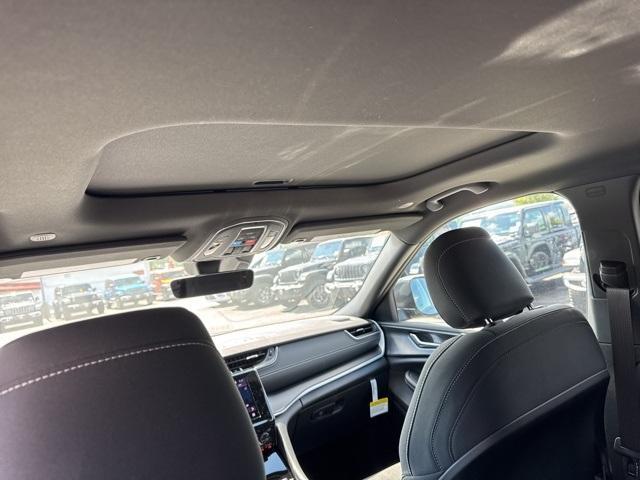 new 2025 Jeep Grand Cherokee L car, priced at $41,015