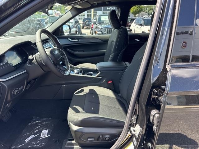 new 2025 Jeep Grand Cherokee L car, priced at $41,015