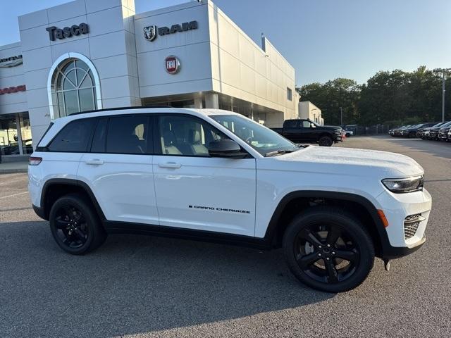 new 2025 Jeep Grand Cherokee car, priced at $45,025