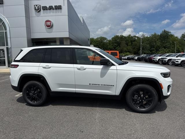 new 2025 Jeep Grand Cherokee car, priced at $42,115