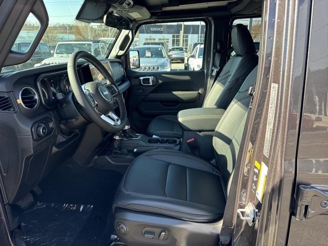 new 2025 Jeep Wrangler car, priced at $54,333