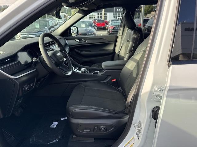 new 2025 Jeep Grand Cherokee car, priced at $47,152