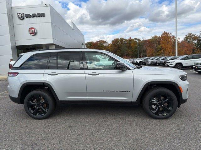 new 2025 Jeep Grand Cherokee car, priced at $49,833