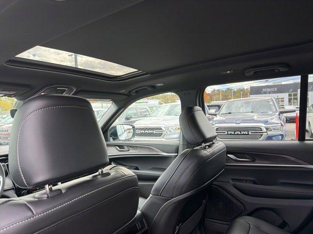 new 2025 Jeep Grand Cherokee car, priced at $49,833