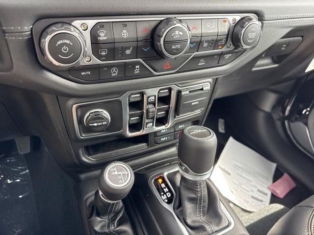 new 2025 Jeep Gladiator car, priced at $50,267