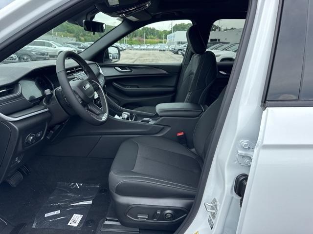 new 2025 Jeep Grand Cherokee L car, priced at $42,834