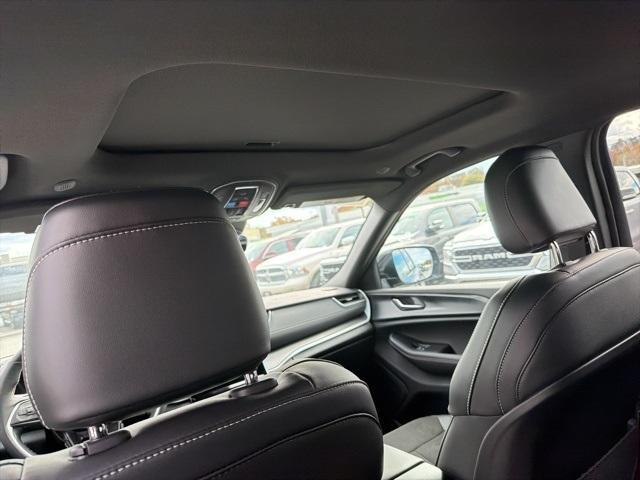 new 2025 Jeep Grand Cherokee car, priced at $47,688