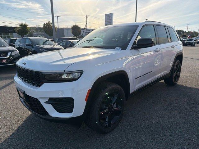 new 2025 Jeep Grand Cherokee car, priced at $47,152