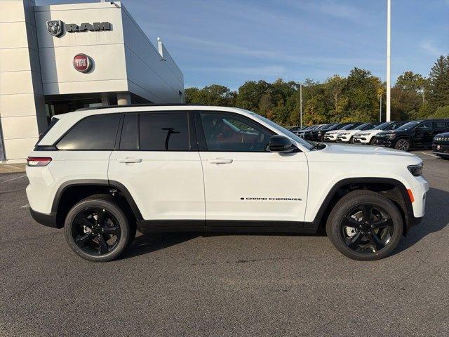 new 2025 Jeep Grand Cherokee car, priced at $47,152