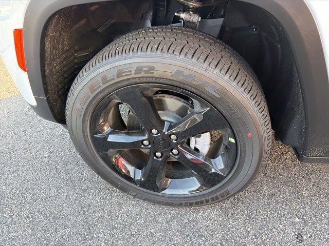 new 2025 Jeep Grand Cherokee car, priced at $47,152